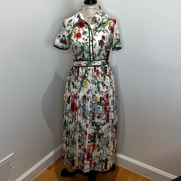 Brand new dress. Side zipper and front buttons. Beautiful flowers 🌺 fabric. - Picture 2 of 6